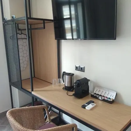 Leone Apartman *