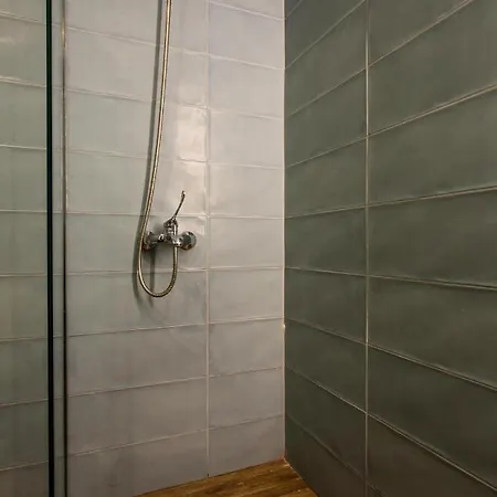 Leone Apartman