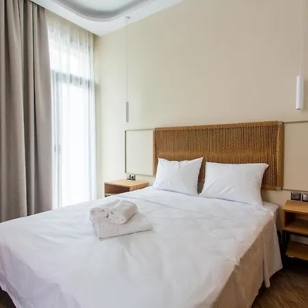 Leone Apartman *