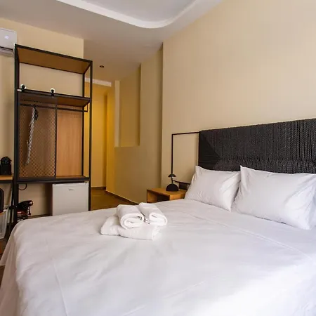 Leone Apartman